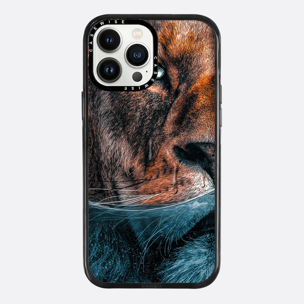 Lion Underwater - Case