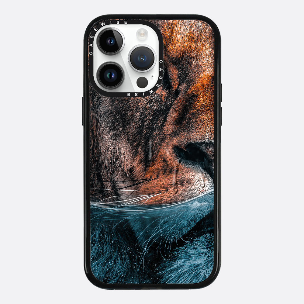 Lion Underwater - Case