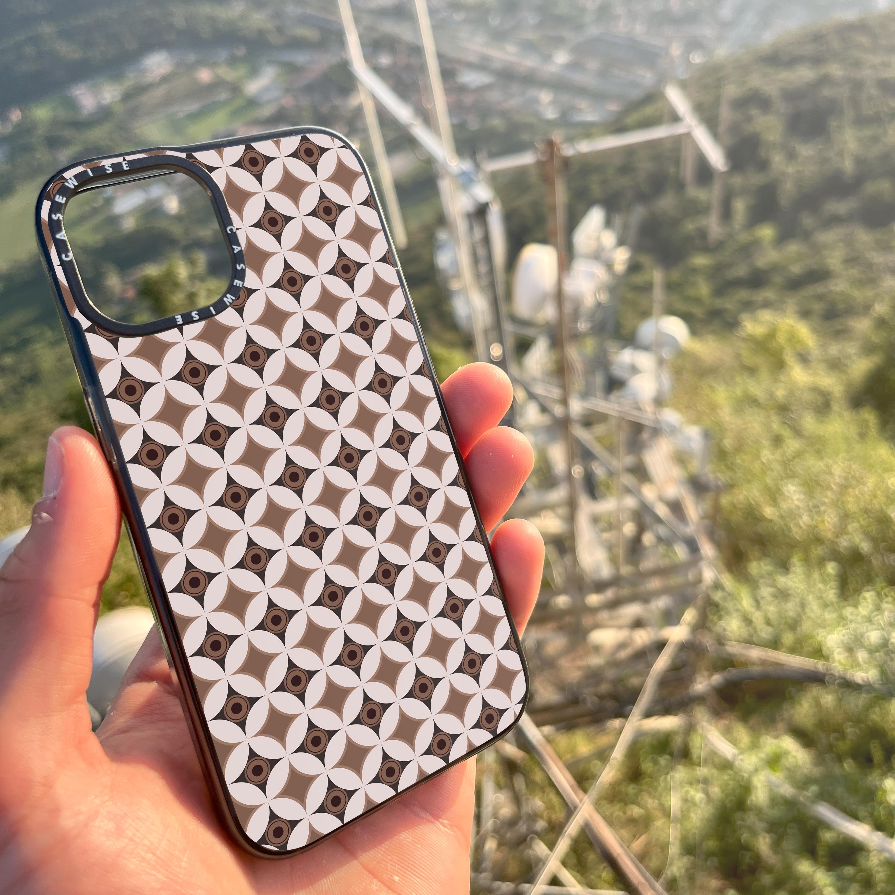 Mid Century Modern Circle Pattern - Case